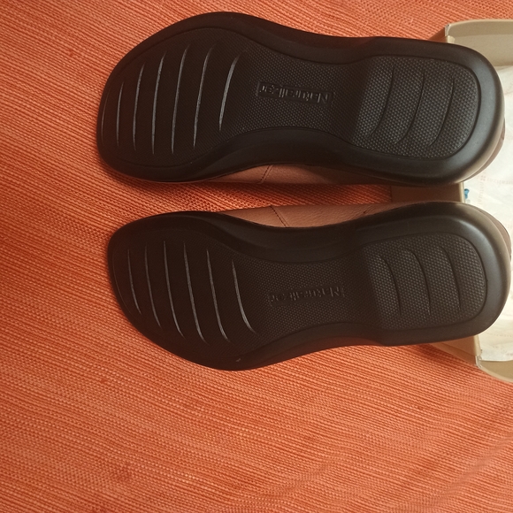 Naturalizer Tan Men's Loafers - Picture 5 of 6